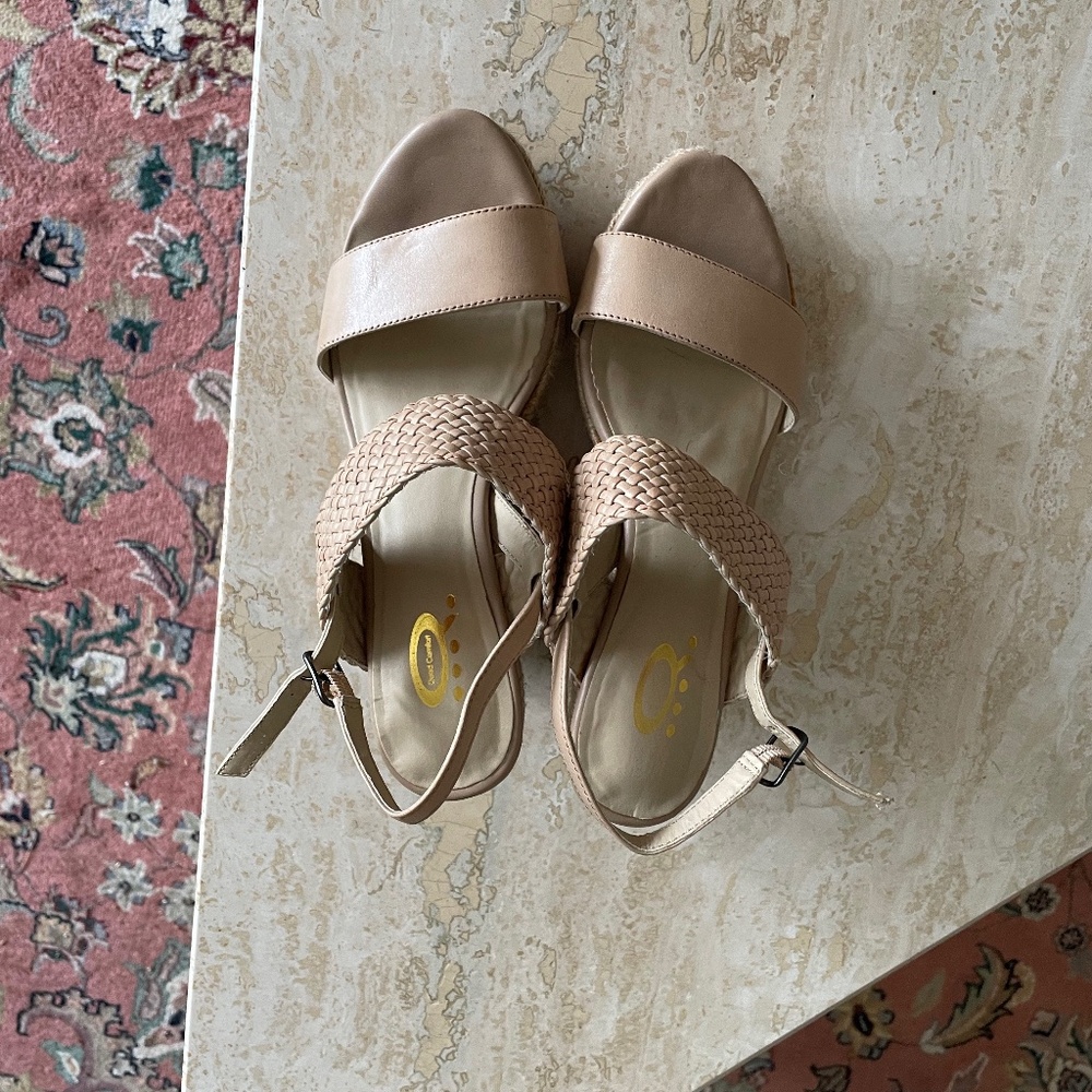 New Denver Hayes beige leather espadrille sandals, sz. US 7, never worn.